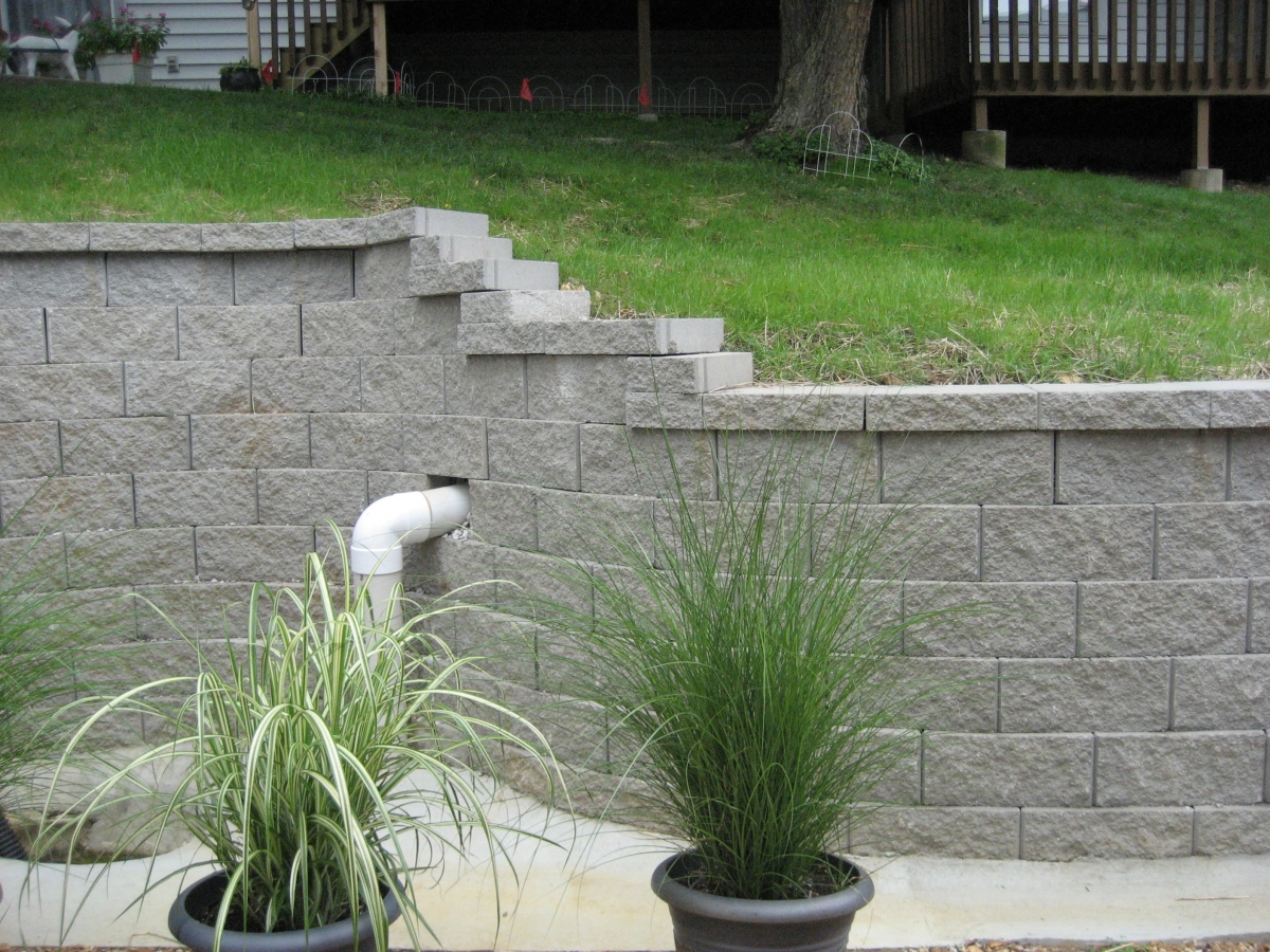 Midwest Concrete retaining wall 0696     